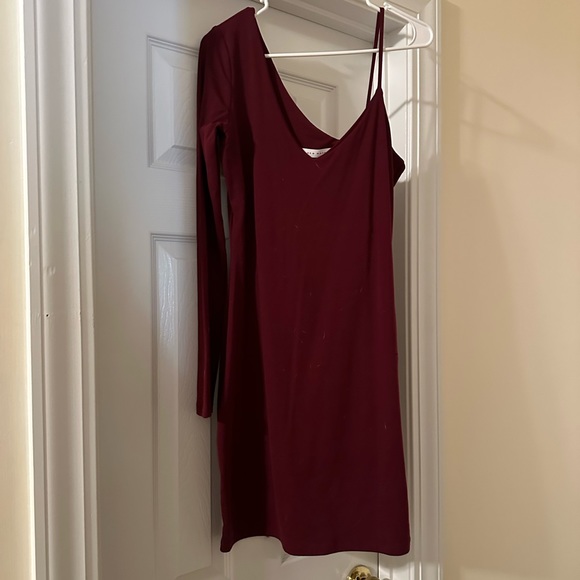 Maroon Dress - Picture 1 of 3